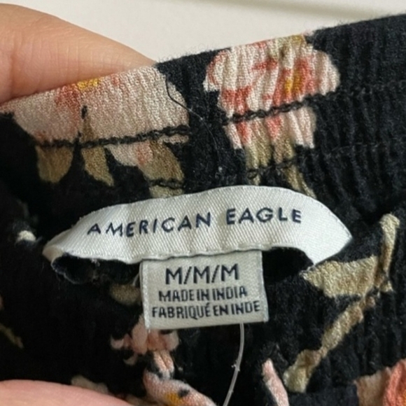 American Eagle Ruffled Floral Shorts Women's Medium M Black Flowy Summer EUC - Picture 7 of 9